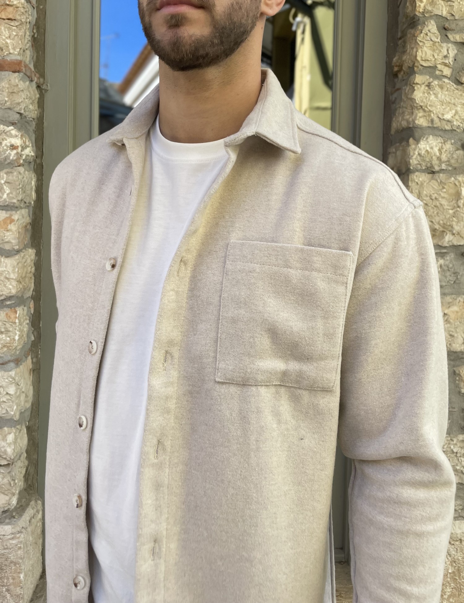 Ανδρικό μπεζ Overshirt με γιακά RMZ328B φωτογραφία